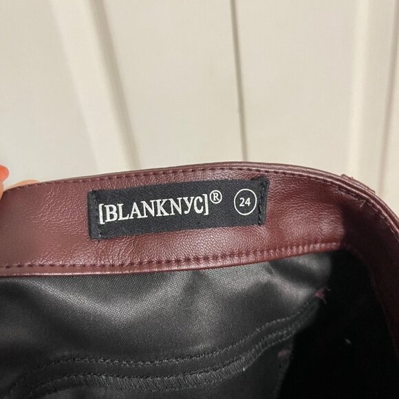 Blank NYC Women's NWT Burgundy Vegan Leather Mid Rise Skinny Pants Size 24 - Picture 3 of 9